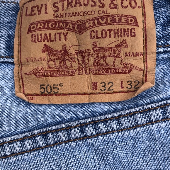 LEVI’S DENIM SHORTS - Picture 5 of 8